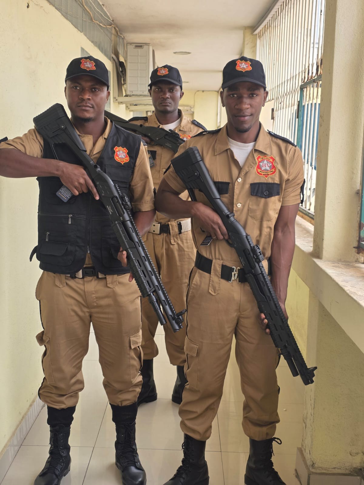 Agentes HALFVIM devidamente uniformizados